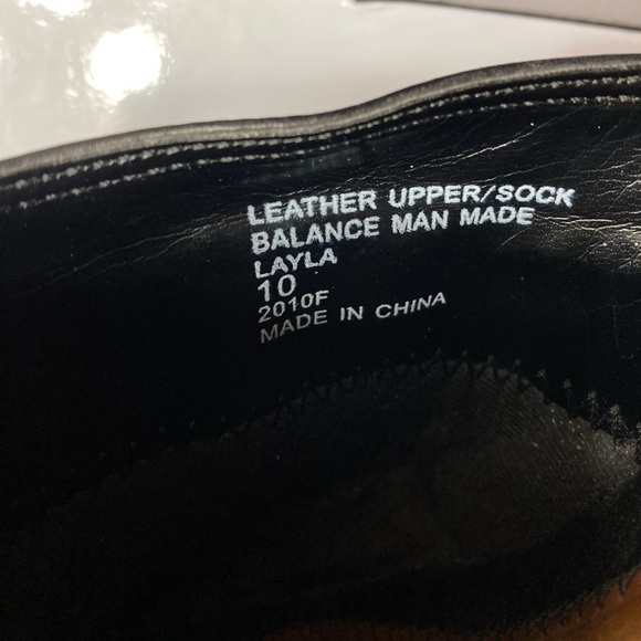 Earth Origins Layla black leather heeled clogs - Picture 2 of 6